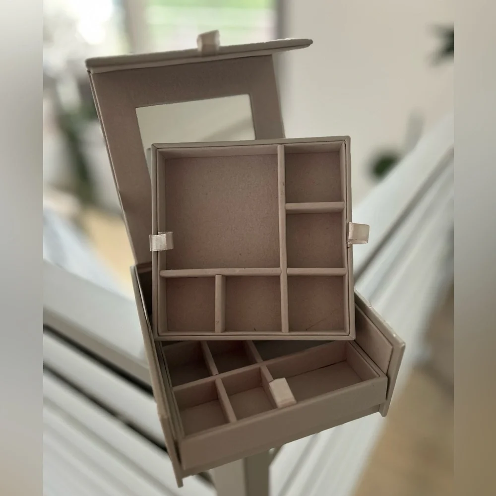 Swarovski Elegant gray Jewelry Organizer Box